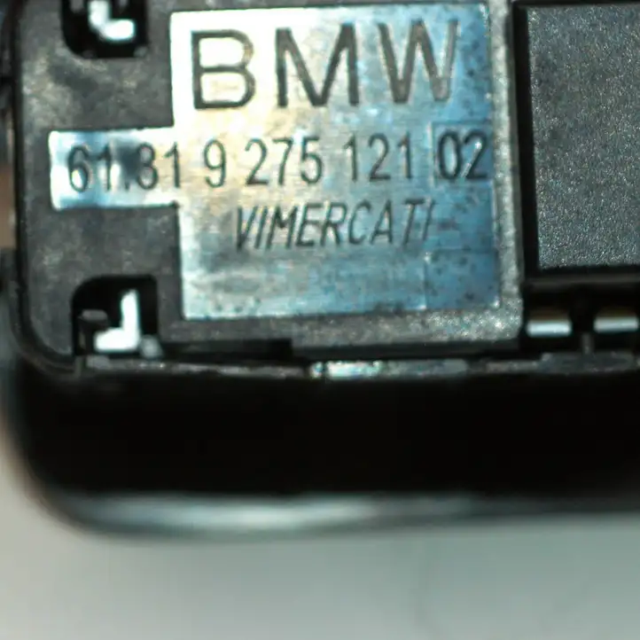 BMW 5 F10 F11 (2009 - 2016) 9275121 Кнопка фаркопа в багажнике — фото 6