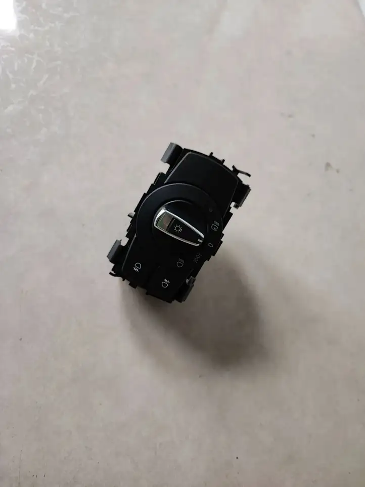 BMW 3 E92 E93 (2005 - 2014) 9169416 Включатель фонарей — фото 1