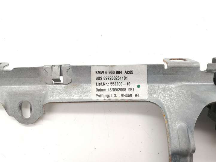 BMW 5 E60 E61 (2004 - 2010)  6960884 Притягиватель задней крышки