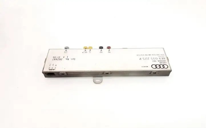Audi A4 S4 B7 8E 8H (2004 - 2009) 8E9035225P Усилитель антенны — фото 2
