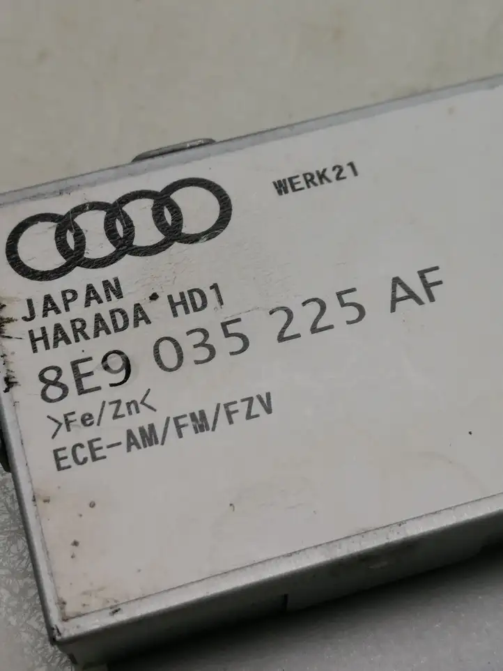 Audi A4 S4 B7 8E 8H (2004 - 2009) 8E9035225AF Усилитель антенны — фото 4