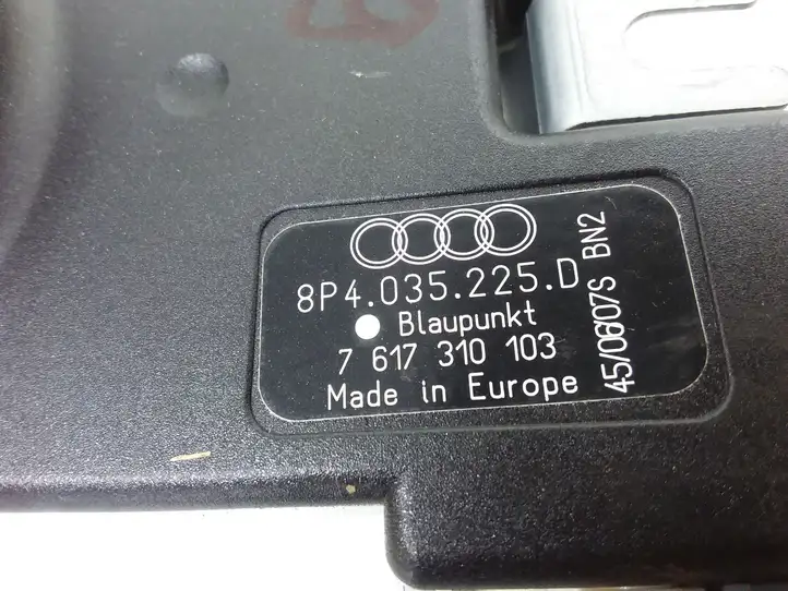 Audi A3/S3 8P (2004 - 2008) 8P4035225D Усилитель антенны — фото 3