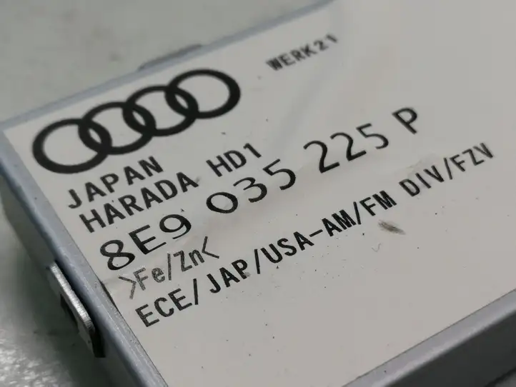 Audi A4 S4 B7 8E 8H (2004 - 2009) 8E9035225P Усилитель антенны — фото 3