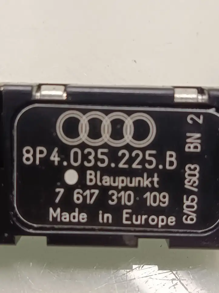 Audi A3/S3 8P (2004 - 2008) 8P4035225B Усилитель антенны — фото 3