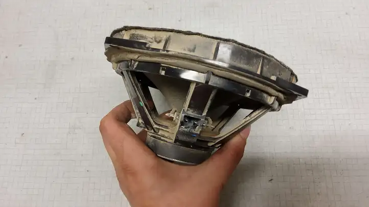 Chrysler Town and Country (2000 - 2007)   Громкоговоритель (громкоговорители) в задних дверях