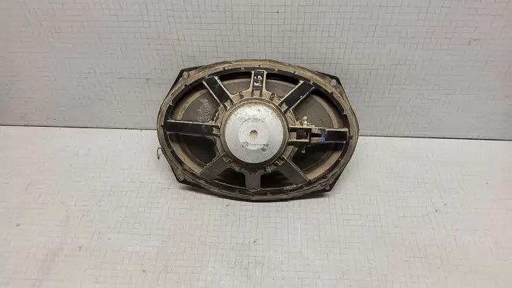 Chrysler Town and Country (2000 - 2007)   Громкоговоритель (громкоговорители) в задних дверях