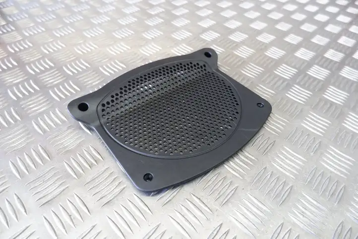 BMW 5 G30 G31 (2016 - )  9355524 Сабвуферная решетка