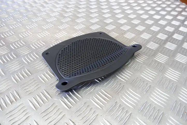 BMW 5 G30 G31 (2016 - )  9355524 Сабвуферная решетка