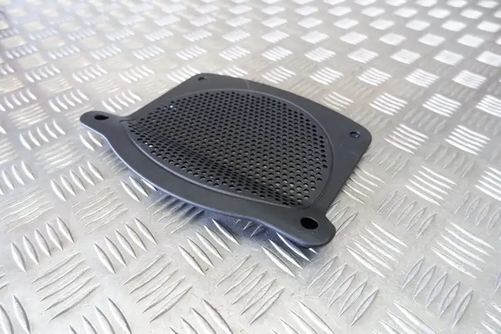 BMW 5 G30 G31 (2016 - )  9355524 Сабвуферная решетка