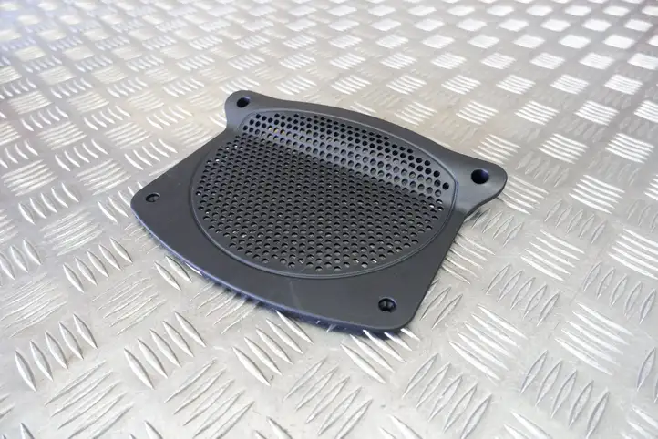 BMW 5 G30 G31 (2016 - )  9355524 Сабвуферная решетка