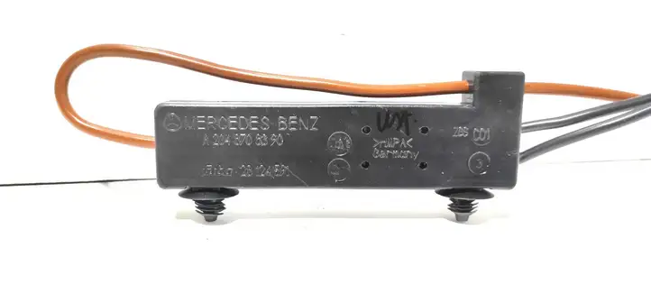 Mercedes-Benz C W204 (2007 - 2014) A2048708390 Усилитель антенны — фото 2