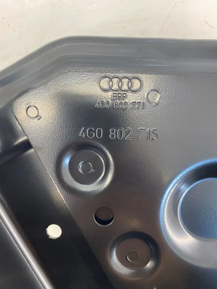 Audi A6 C7 (2014 - 2018) 4G0802715 Держатель аккумулятора — фото 6