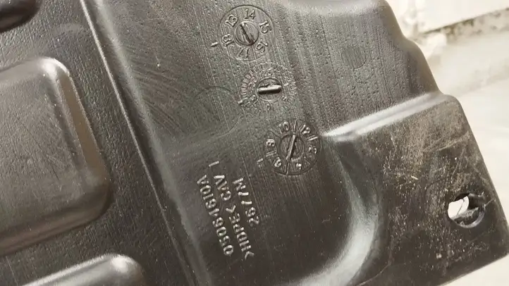 Jeep Cherokee (2013 - 2017)  05064610a Громкоговоритель низкой частоты