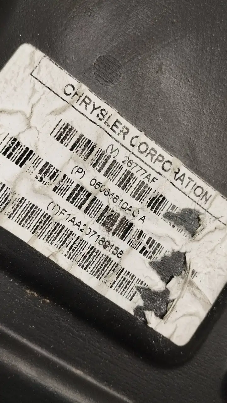 Jeep Cherokee (2013 - 2017)  05064610a Громкоговоритель низкой частоты