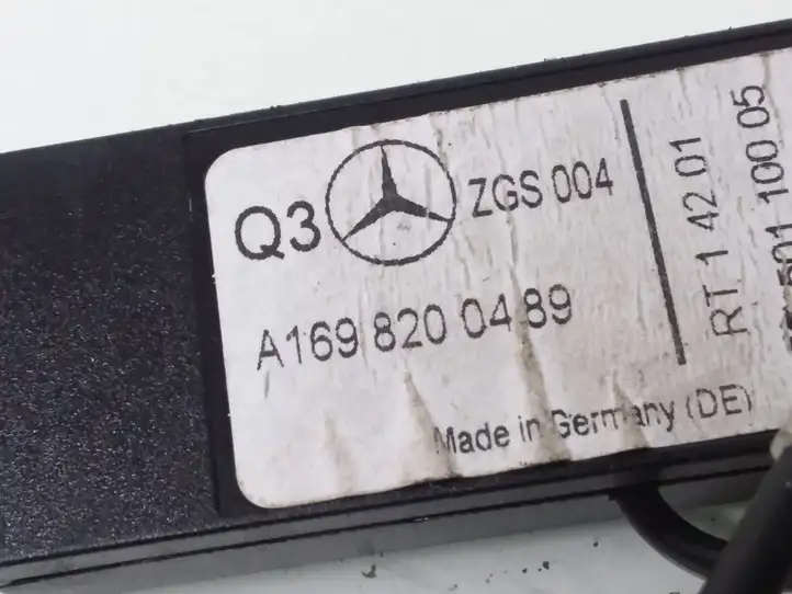 Mercedes-Benz B-class W245 (2005 - 2008)  A1698200489 Усилитель антенны