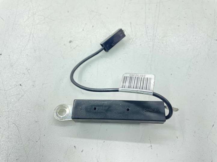 7CP118K891AA Ford Focus Antenos stiprintuvas