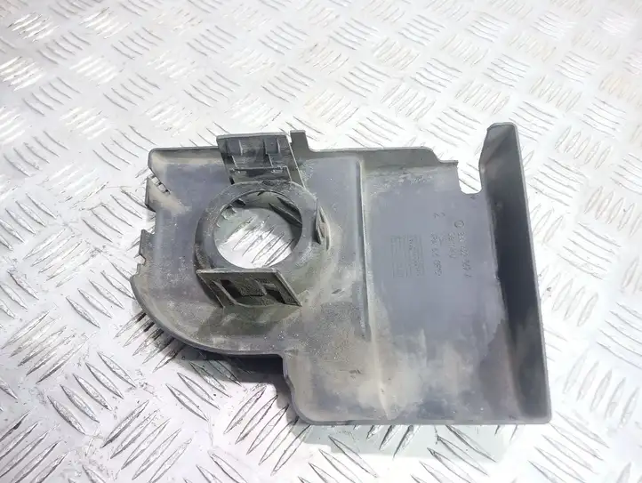 Volkswagen PASSAT B5.5 (2001 - 2005)  3B0422569A Другая деталь отсека двигателя