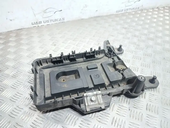 Volkswagen PASSAT B7 (2011 - 2014) 1K0915333 Площадка аккумулятора — фото 1