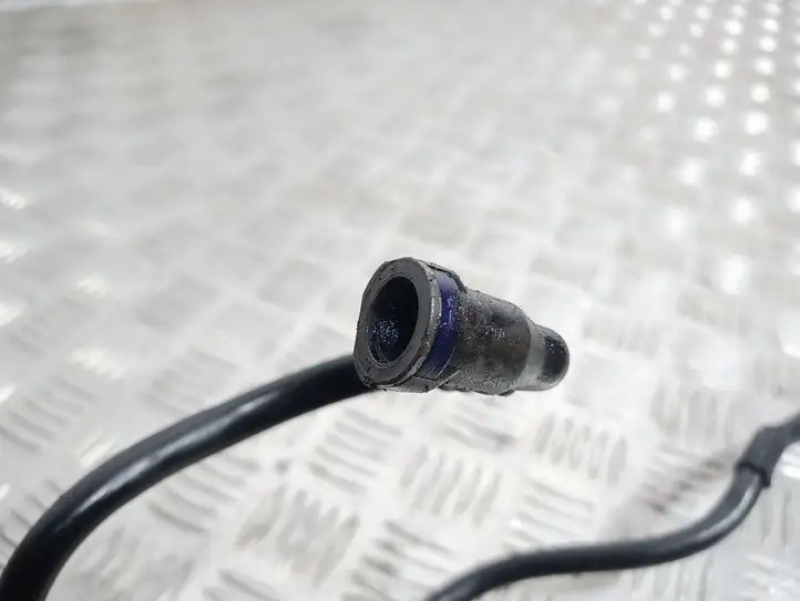 Nissan Note (E11) (2006 - 2014)   Топливная трубка (трубки)