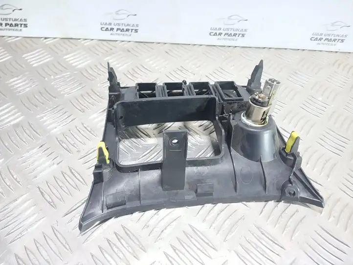 Toyota RAV 4 (XA20) (2000 - 2005) 5542042010 Прочие детали салона — фото 3