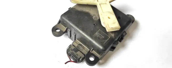 Nissan Almera Tino (2000 - 2003) 3G24030820 Двигатель задвижки потока воздуха — фото 3