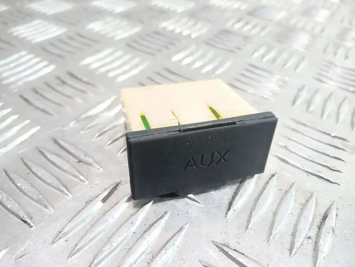 Mitsubishi Lancer (2007 - 2011)   Разъем AUX