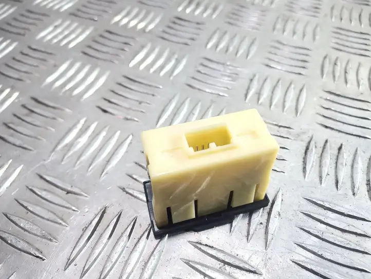 Mitsubishi Lancer (2007 - 2011)   Разъем AUX