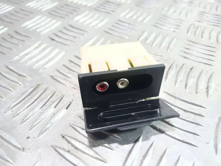 Mitsubishi Lancer (2007 - 2011)   Разъем AUX