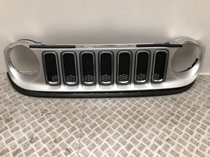 Jeep Renegade (2014 - ) Передняя решетка — фото 1