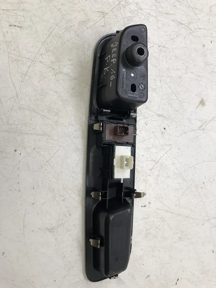 Jeep Renegade (2014 - ) 07356458380 Блок кнопок стеклоподъемников — фото 2