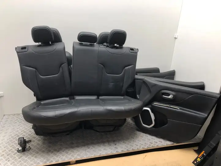 Jeep Renegade (2014 - ) Комплект салона — фото 1