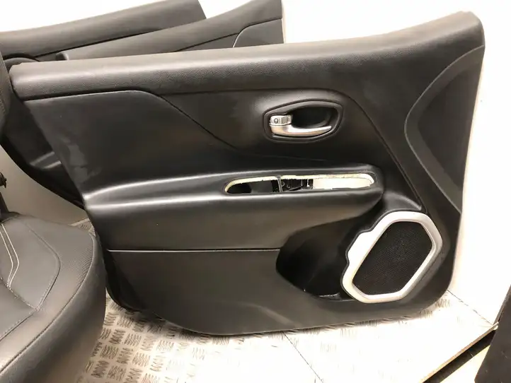 Jeep Renegade (2014 - ) Комплект салона — фото 4