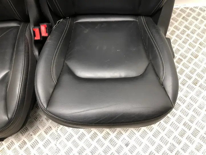 Jeep Renegade (2014 - ) Комплект салона — фото 10