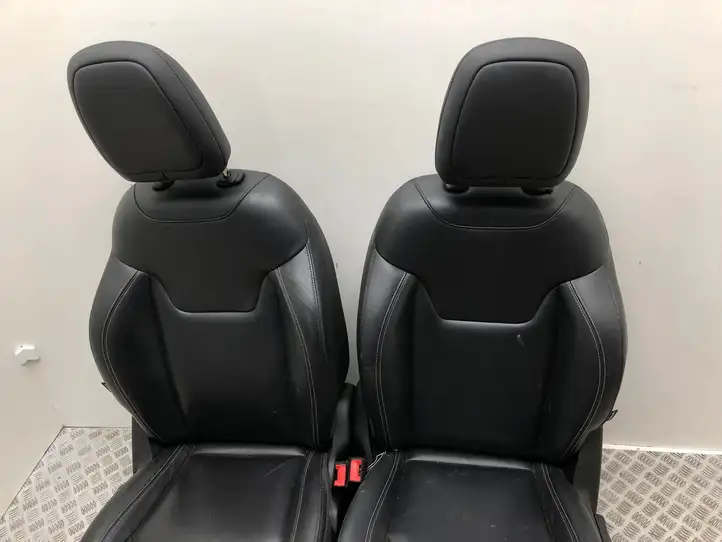 Jeep Renegade (2014 - ) Комплект салона — фото 14
