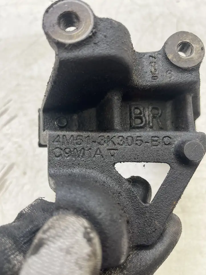 Ford S-MAX (2006 - 2010) 4M513K305BC Кронштейн подвесного подшипника — фото 2