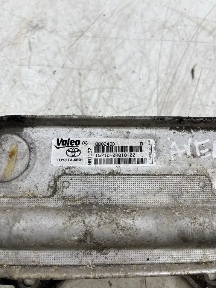 Toyota Avensis T250 (2003 - 2006) 157100R01000 Кронштейн масляного фильтра — фото 3