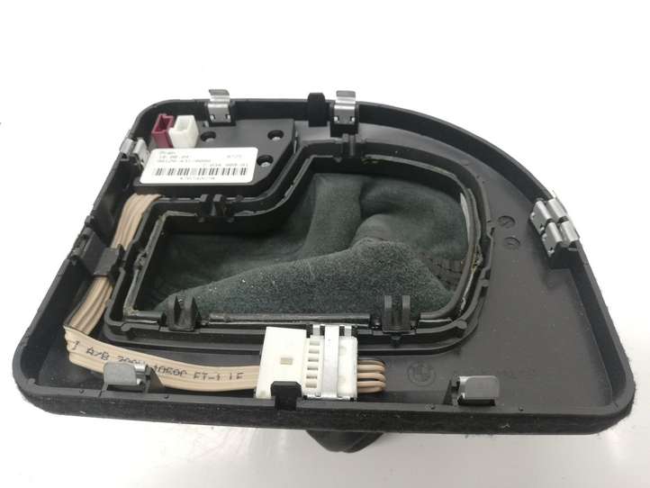 BMW 5 E60 E61 (2004 - 2010)  7034089 Рамка рычага переключения передач