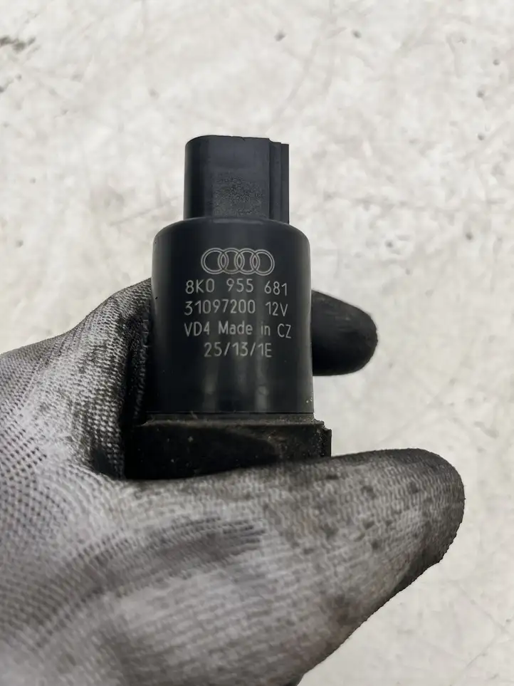Audi A4 S4 B8 8K (2011 - 2015) 8K0955681 Насос омывателя фар — фото 2