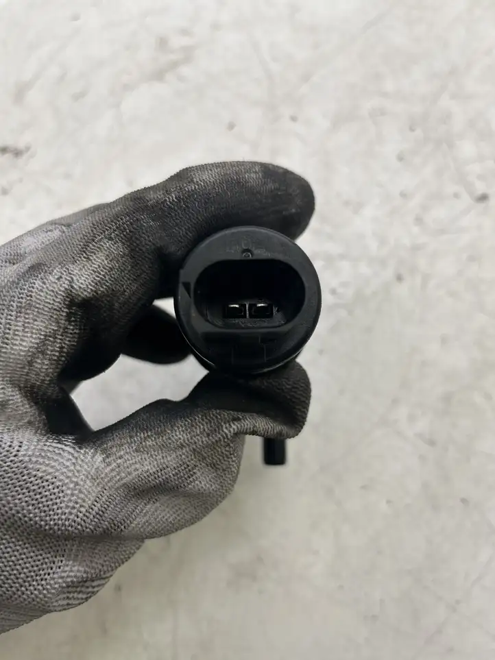 Audi A4 S4 B8 8K (2011 - 2015) 8K0955681 Насос омывателя фар — фото 3