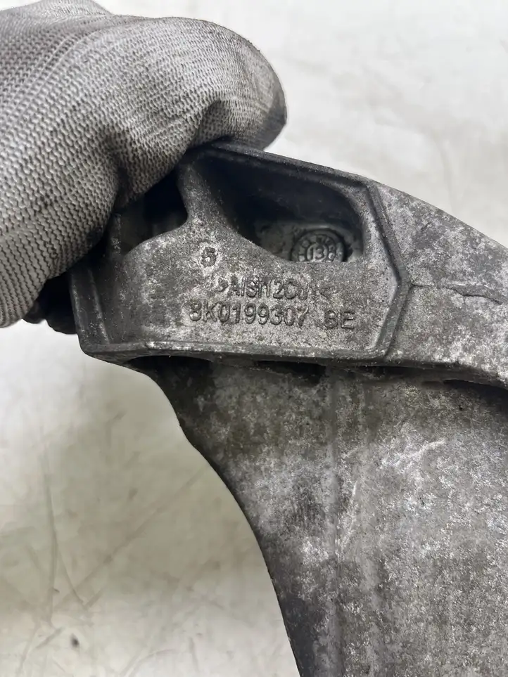 Audi A4 S4 B8 8K (2011 - 2015) 8K0199307 Кронштейн двигателя — фото 3