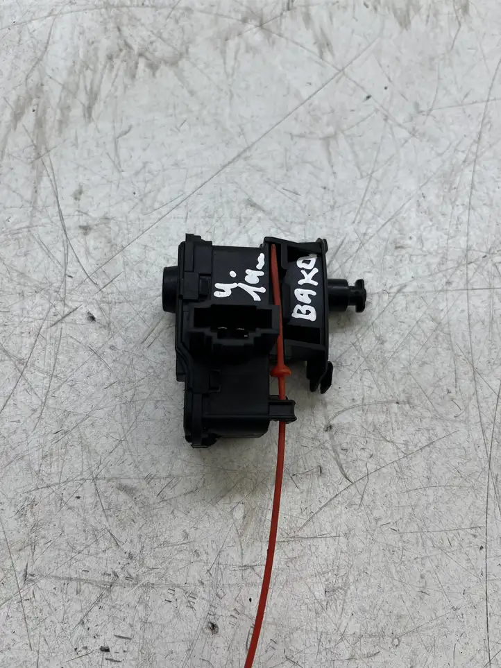 Audi A4 S4 B8 8K (2011 - 2015) 8K0862153H Замок крышки топливного бака — фото 1