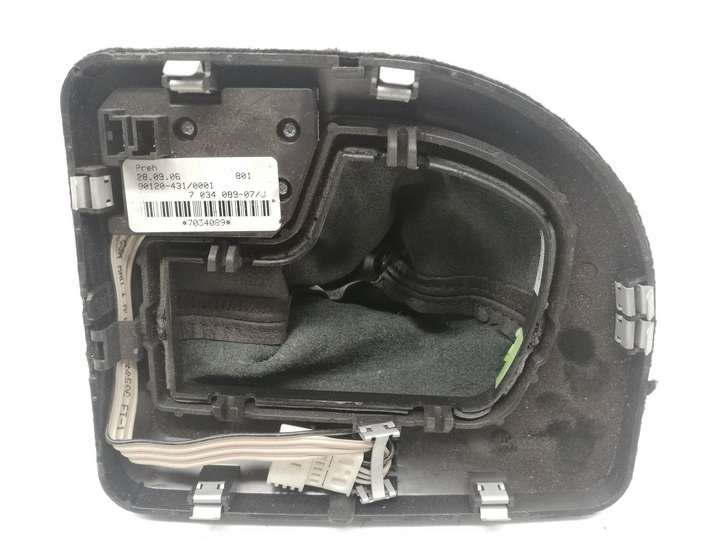 BMW 5 E60 E61 (2004 - 2010)  90120431 Рамка рычага переключения передач