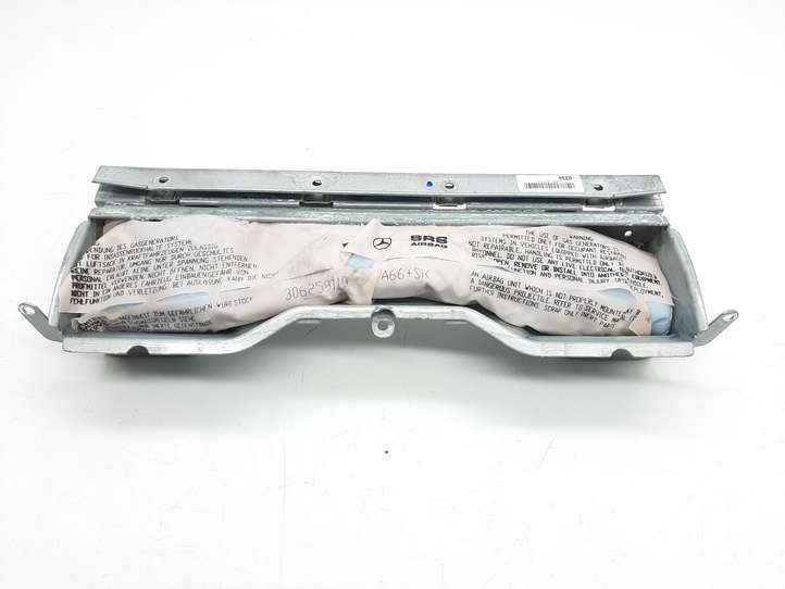 Mercedes-Benz C W204 (2007 - 2014)  A2048602002 Подушка безопастности колен
