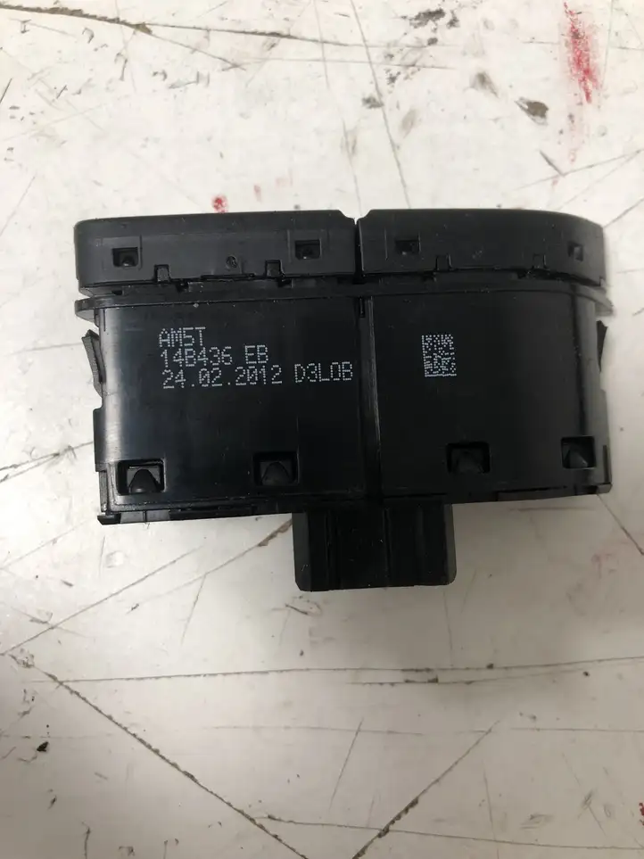 Ford Focus (2011 - 2015) 14B436EB Кнопка парктроника — фото 3