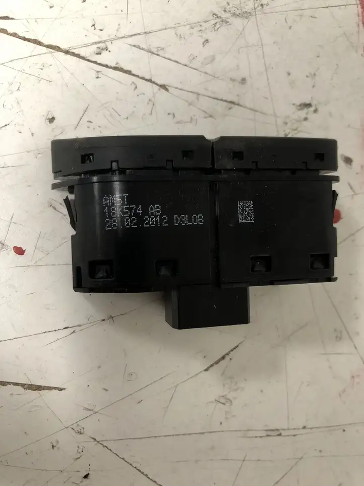 Ford Focus (2011 - 2015) 18K574AB Кнопка обогрева стекла — фото 3