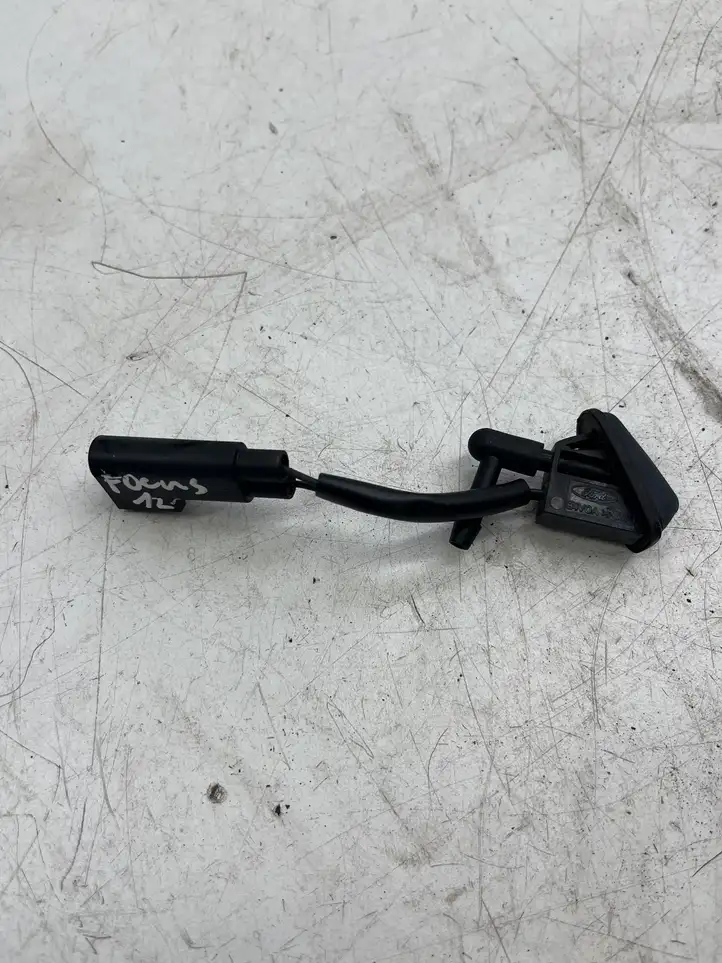 Ford Focus (2011 - 2015) BM5117666A Форсунка омывателя лобового стекла — фото 1