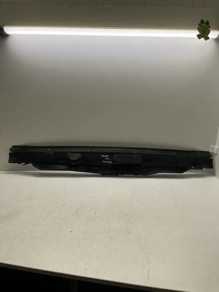 Ford Focus (2011 - 2015) BM51A01628CA Жабо стеклоочистителей — фото 1