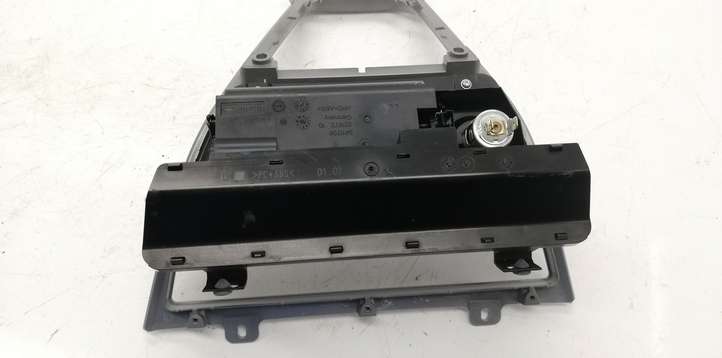 BMW X3 E83 (2003 - 2010)  3411706 Рамка рычага переключения передач
