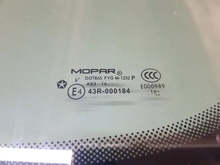 Chrysler Pacifica (2016 - ) P68238495AC Заднее боковое стекло — фото 4