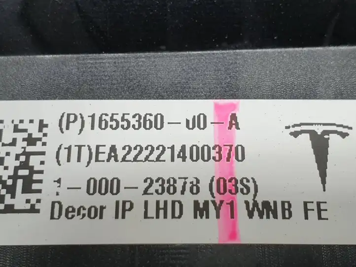 Tesla Model Y (2019 - 2024) 165536500A Декоративная планка — фото 4